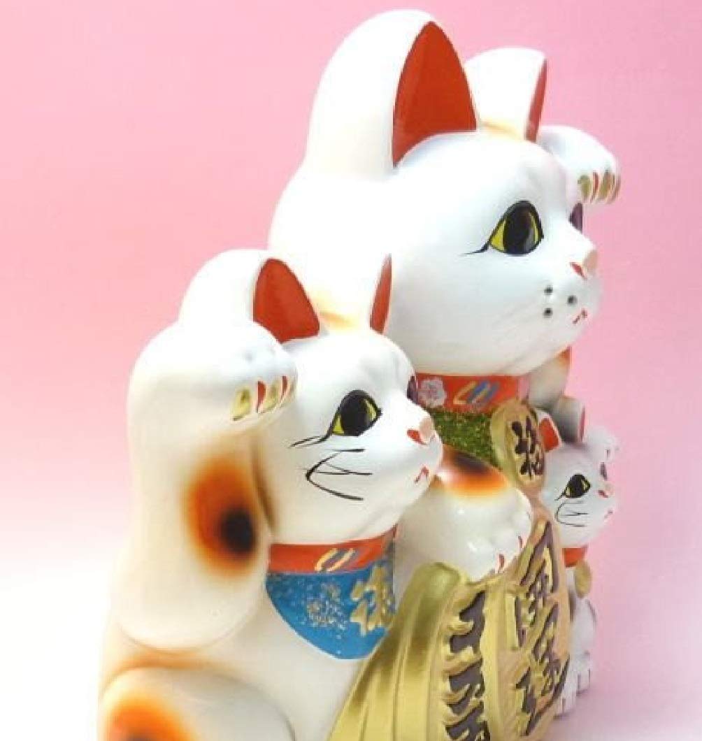 Amazon.co.jp: 招き猫 白三匹猫8号 [26cm] 常滑焼 ※参考の写真は8号に